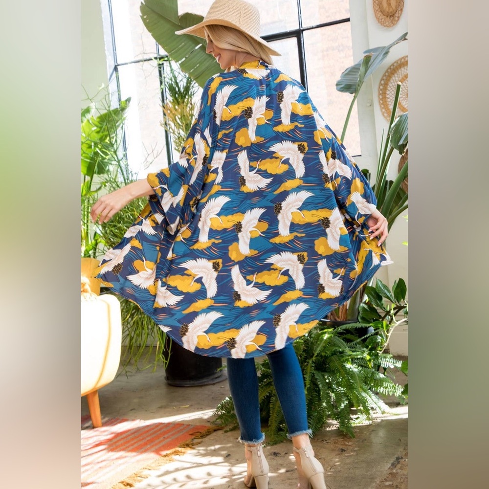 Women’s Flying Crane Print Kimono. One Size. Short Sleeve. - Picture 11 of 12